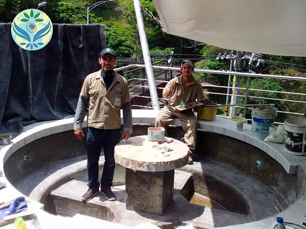 Recubrimiento de jacuzzi de concreto con fibra de vidrio Medellín