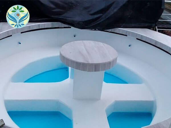 Primer plano de recubrimiento de jacuzzi de concreto con fibra de vidrio Medellín